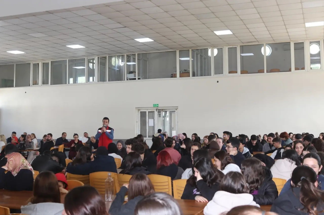 MANİSA’NIN AKHİSAR İLÇESİNDE "KADIN ELİ PROJESİ" KAPSAMINDA DÜZENLENEN SEMİNERDE ÖĞRENCİ VE...