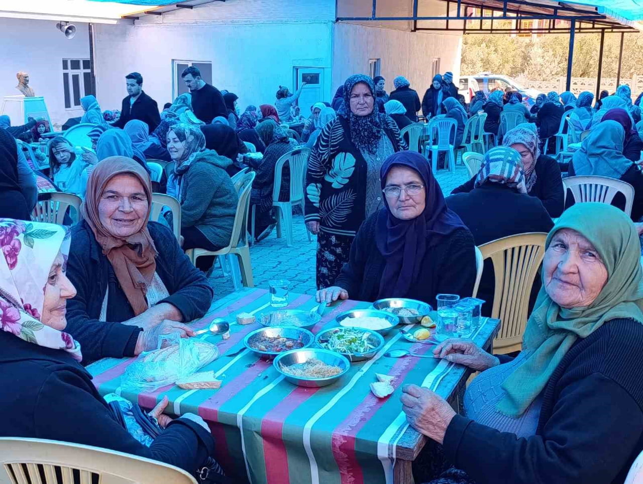 MANİSA’NIN GÖRDES İLÇESİNE BAĞLI ÇİĞİLLER MAHALLESİ’NDE DÜZENLENEN GELENEKSEL KÖY HAYRI, BİNLERCE...