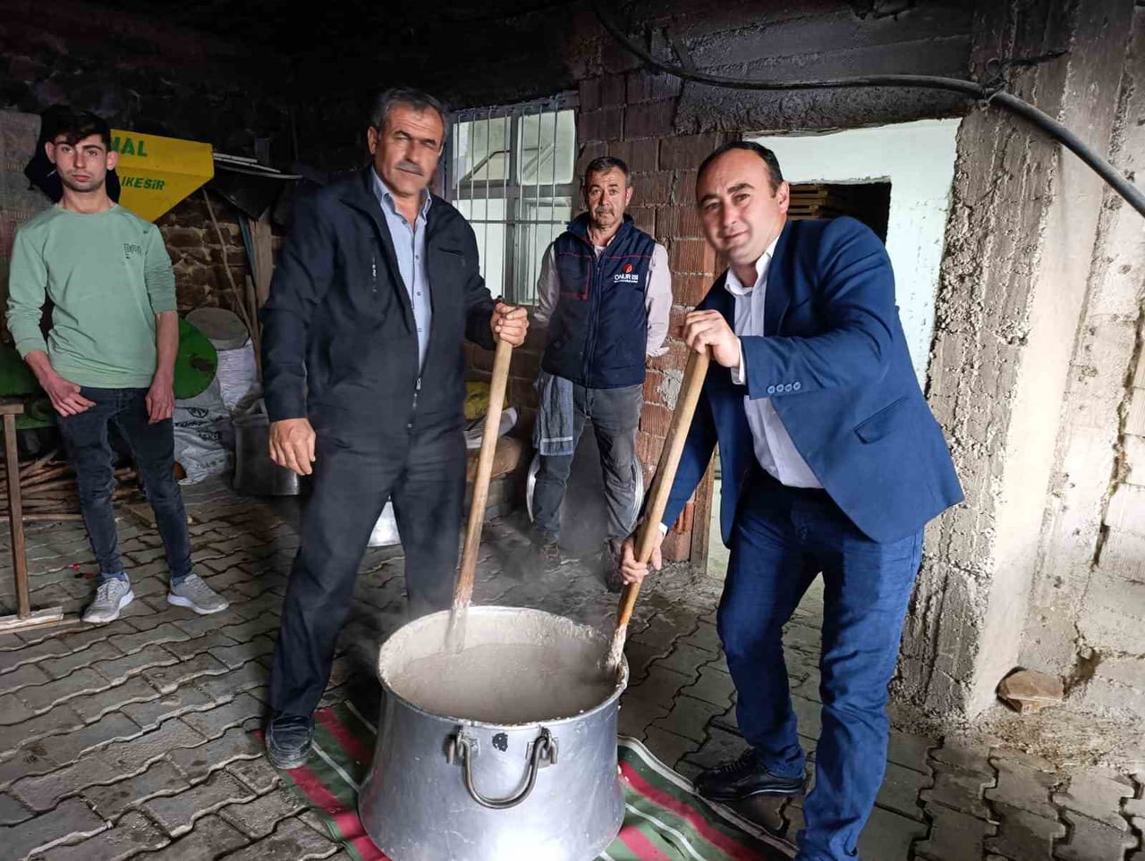 MANİSA’NIN GÖRDES İLÇESİNE BAĞLI ÇİĞİLLER MAHALLESİ’NDE DÜZENLENEN GELENEKSEL KÖY HAYRI, BİNLERCE...