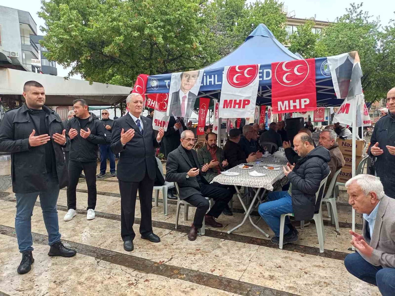 MANİSA’NIN SALİHLİ İLÇESİNDE, 4 NİSAN 1997 TARİHİNDE VEFAT EDEN MİLLİYETÇİ HAREKET PARTİSİ (MHP)...