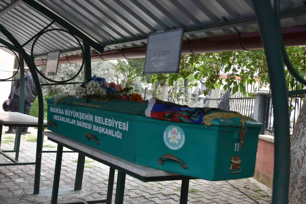 MANİSA’NIN SALİHLİ İLÇESİNDE MEYDANA GELEN TRAFİK KAZASINDA YAŞAMINI YİTİREN 17 YAŞINDAKİ LİSE...