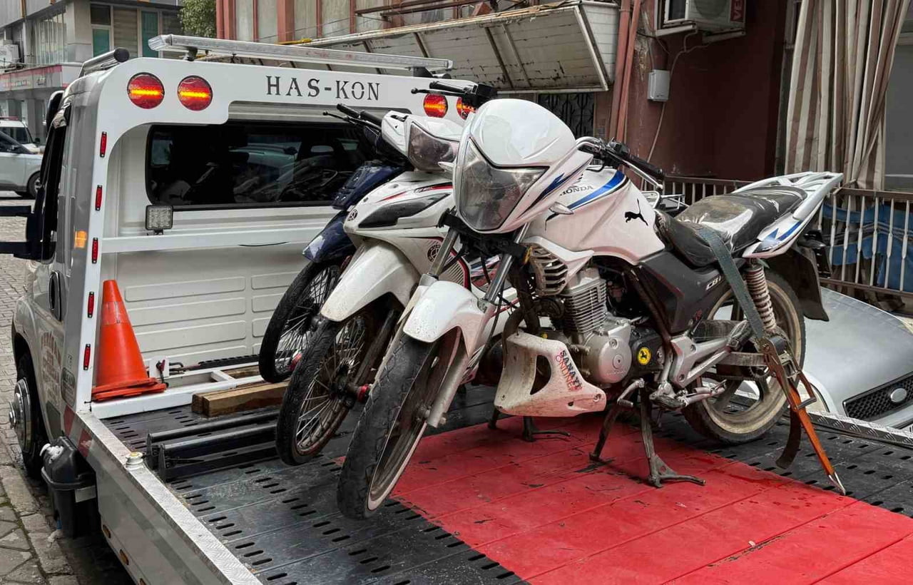 MANİSA’NIN SALİHLİ İLÇESİNDE POLİS EKİPLERİ TARAFINDAN GERÇEKLEŞTİRİLEN TRAFİK DENETİMLERİNDE...