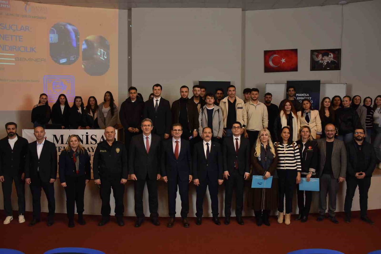 MANİSA’NIN SALİHLİ İLÇESİNDE ÜNİVERSİTE ÖĞRENCİLERİNE YÖNELİK DÜZENLENEN SEMİNERDE SİBER SUÇLAR...
