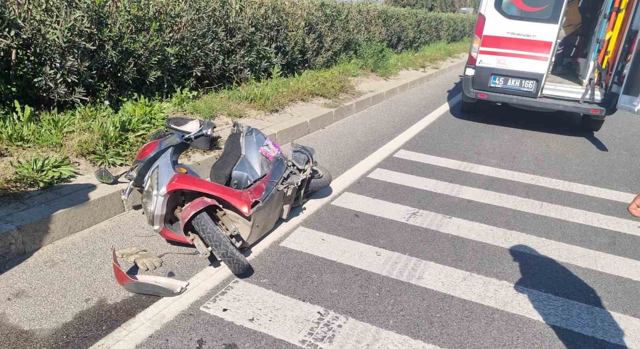 MANİSA’NIN SALİHLİ İLÇESİNDEKİ D300 KARAYOLUNDA ELEKTRİKLİ BİSİKLET(EKOBİS) İLE MOTOSİKLETİN...