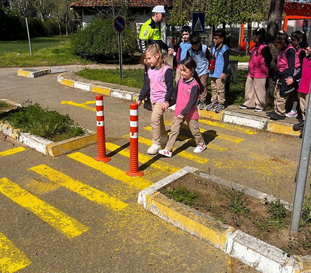 MANİSA’NIN SALİHLİ İLÇESİNDEKİ EMNİYET MÜDÜRLÜĞÜ TRAFİK TESCİL VE DENETLEME BÜRO AMİRLİĞİ...