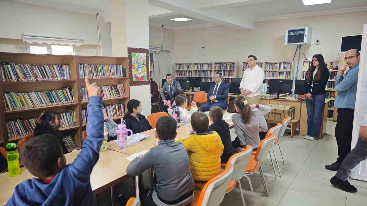 MANİSA’NIN SARIGÖL İLÇESİNDE KÜTÜPHANE HAFTASI ETKİNLİKLERİ KAPSAMINDA İLÇE KAYMAKAMI HALİL DALAK...