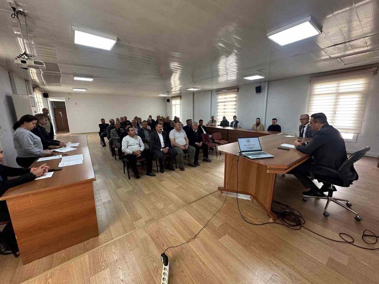 MANİSA’NIN SARIGÖL İLÇESİNDE, MAHALLELERİN İHTİYAÇ VE SORUNLARININ ELE ALINDIĞI MUHTARLAR...