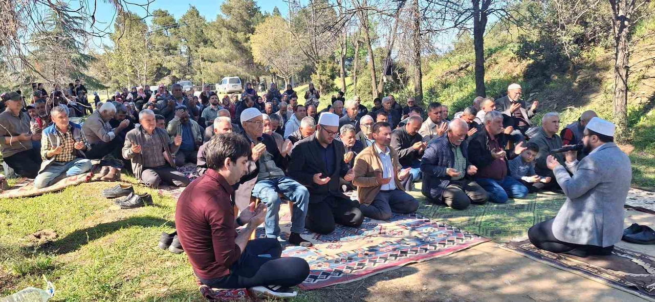 MANİSA’NIN SARIGÖL İLÇESİNE BAĞLI AFŞAR MAHALLESİ’NDE ÇİFTÇİLER, BU YIL ETKİLİ OLAN YAĞIŞLARIN...
