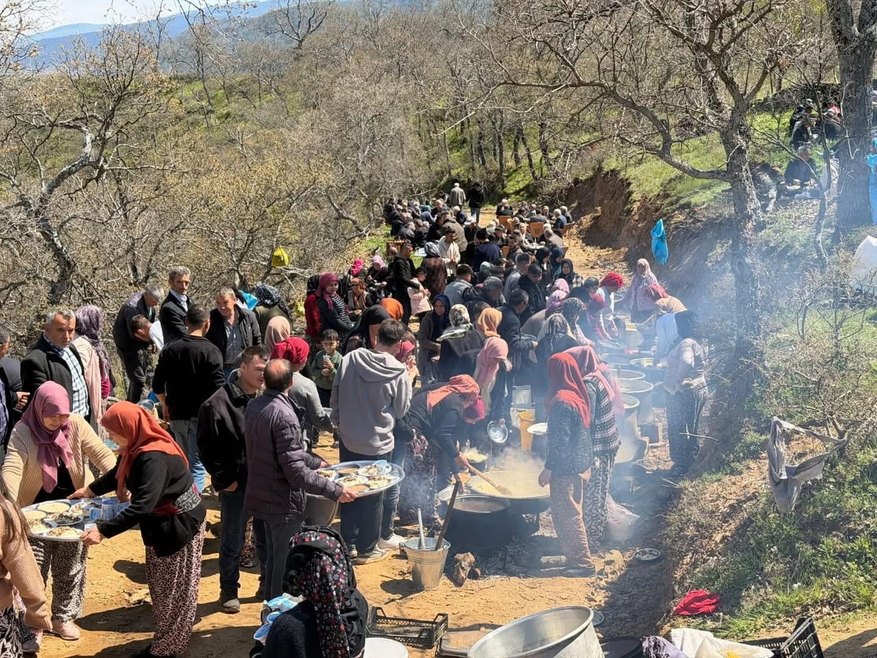 MANİSA’NIN SARIGÖL İLÇESİNE BAĞLI KIZILÇUKUR MAHALLESİ’NDE YILLARDIR SÜRDÜRÜLEN YAĞMUR DUASI...