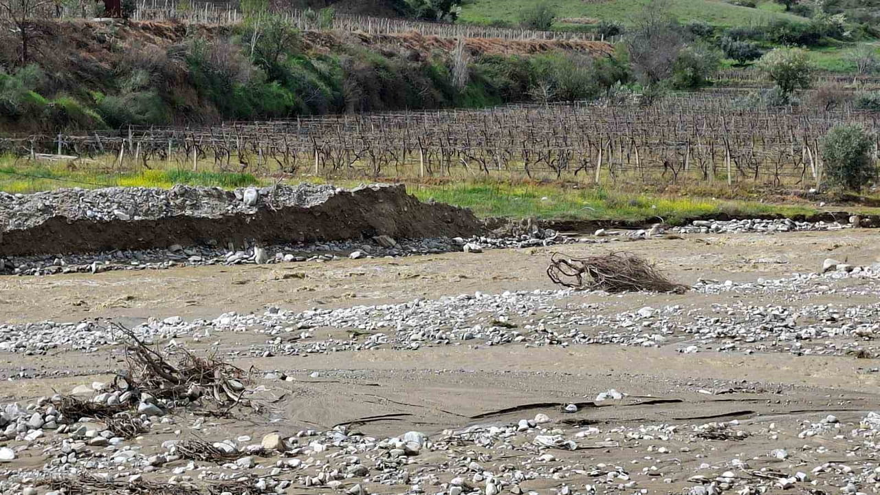 MANİSA’NIN SARIGÖL İLÇESİNE BAĞLI ZİYANLAR MAHALLESİ’NDE YILLAR ÖNCE YAPILAN GÖLETİN SON...