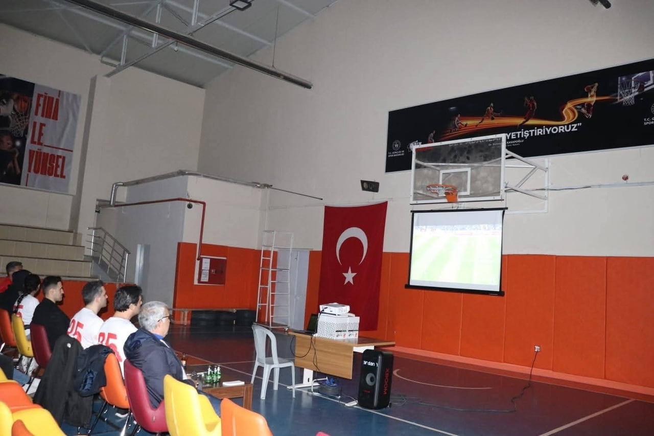 MANİSA’NIN SELENDİ İLÇESİNDE, A MİLLİ FUTBOL TAKIMI’NIN KOSOVA İLE OYNADIĞI KRİTİK KARŞILAŞMA...