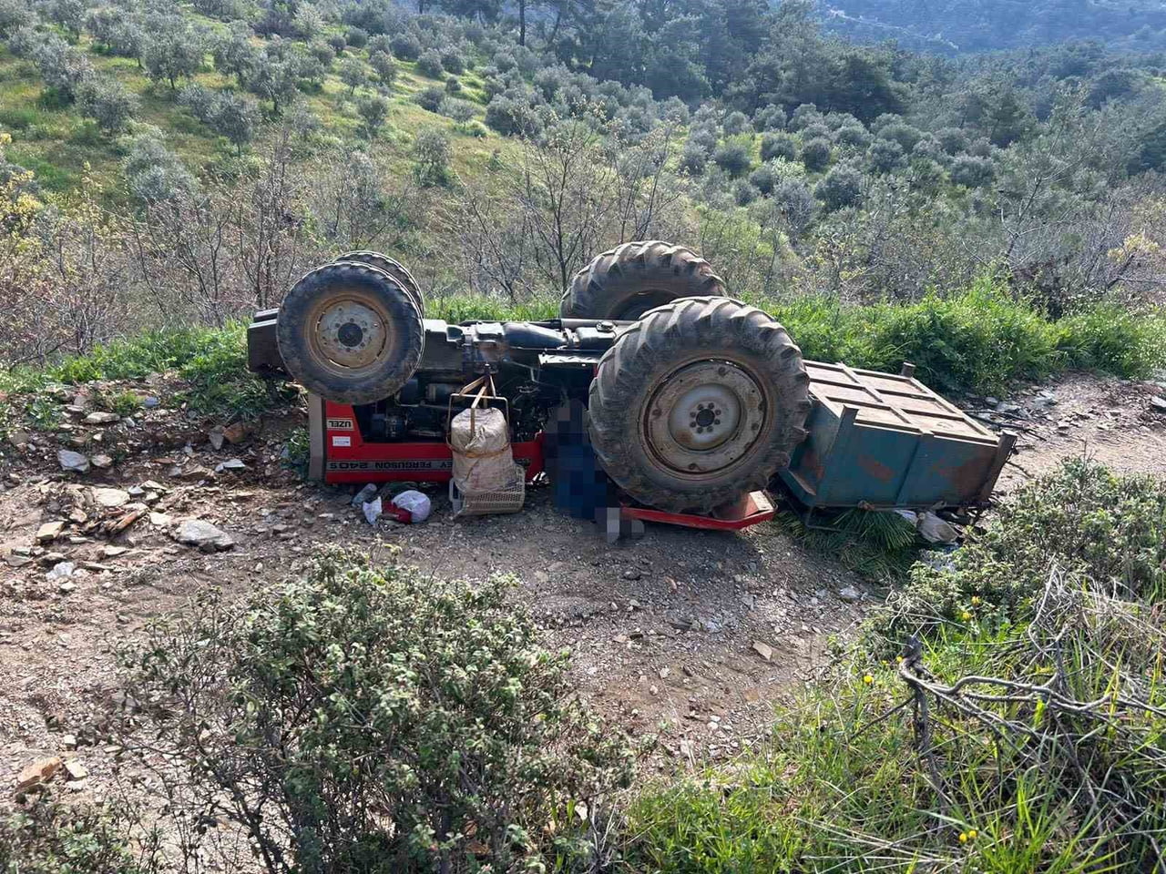 MANİSA’NIN TURGUTLU İLÇESİNDE MEYDANA GELEN TRAKTÖR KAZASINDA AYNI AİLEDEN 3 KİŞİ YAŞAMINI...