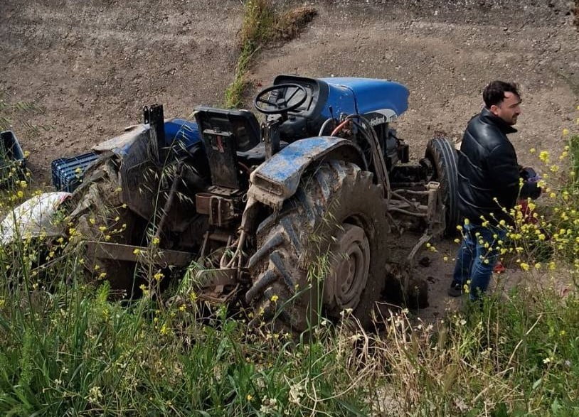 MANİSA’NIN TURGUTLU İLÇESİNE BAĞLI SARIBEY MAHALLESİ MADEN YOLU MEVKİİNDE MEYDANA GELEN KAZADA...