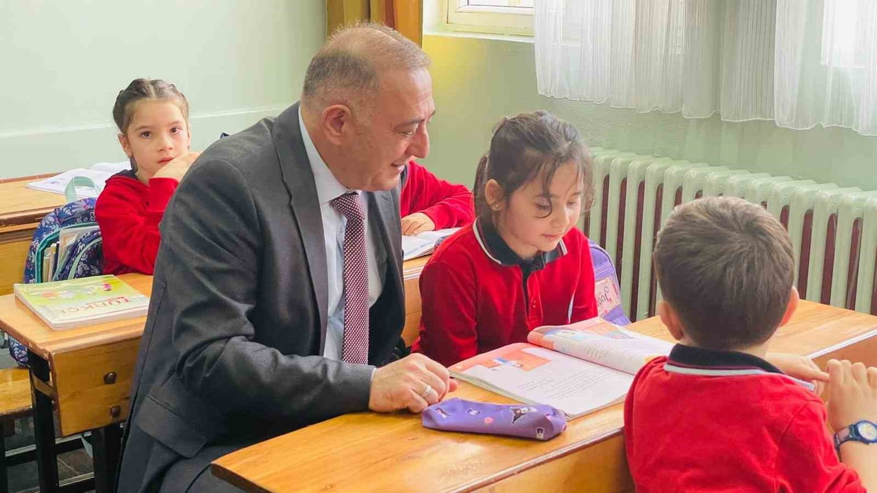 MANİSA’NIN YUNUSEMRE İLÇESİNDE İLKOKUL ÖĞRENCİSİNİN YAZDIĞI SAMİMİ BİR MEKTUP, ANLAMLI BİR...