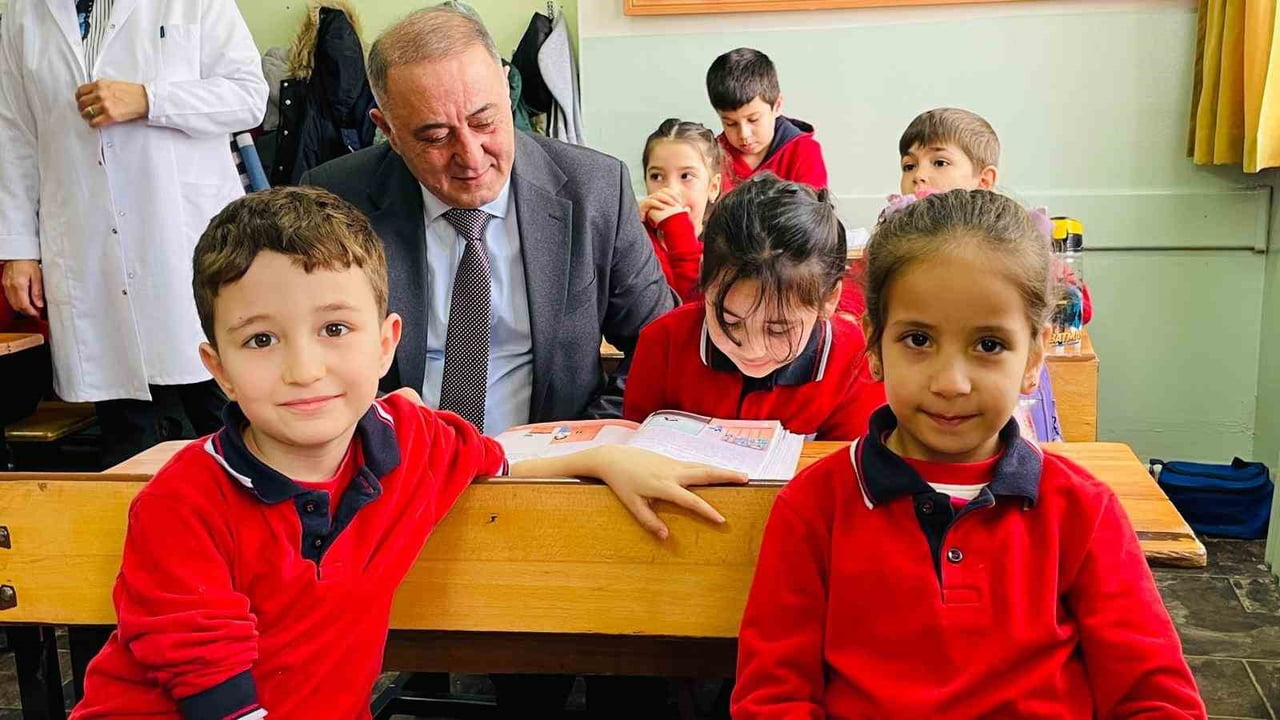 MANİSA’NIN YUNUSEMRE İLÇESİNDE İLKOKUL ÖĞRENCİSİNİN YAZDIĞI SAMİMİ BİR MEKTUP, ANLAMLI BİR...