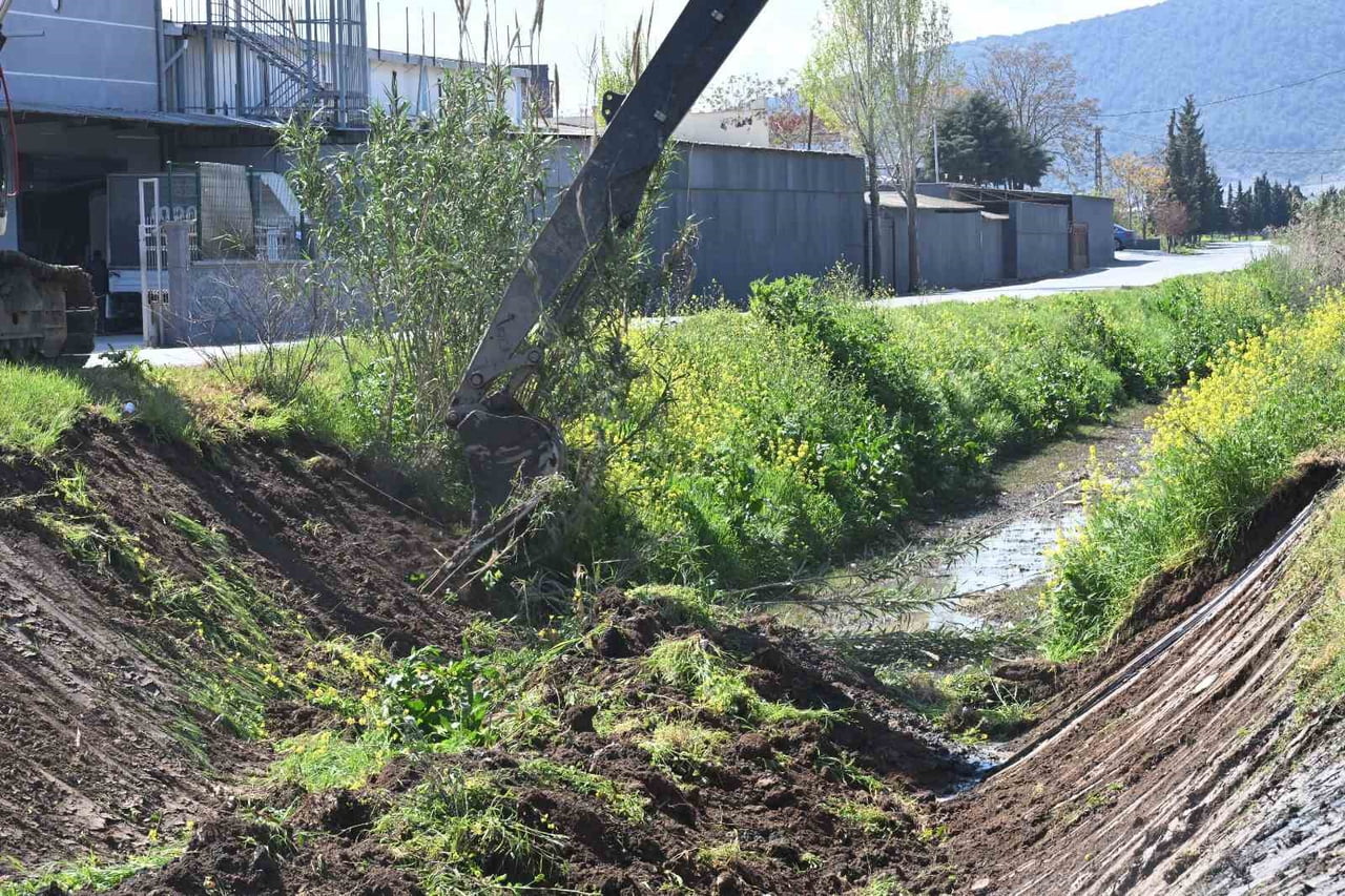 MANİSA SU VE KANALİZASYON İDARESİ (MASKİ) GENEL MÜDÜRLÜĞÜ, İL GENELİNDE YÜRÜTTÜĞÜ DERE TEMİZLİK...