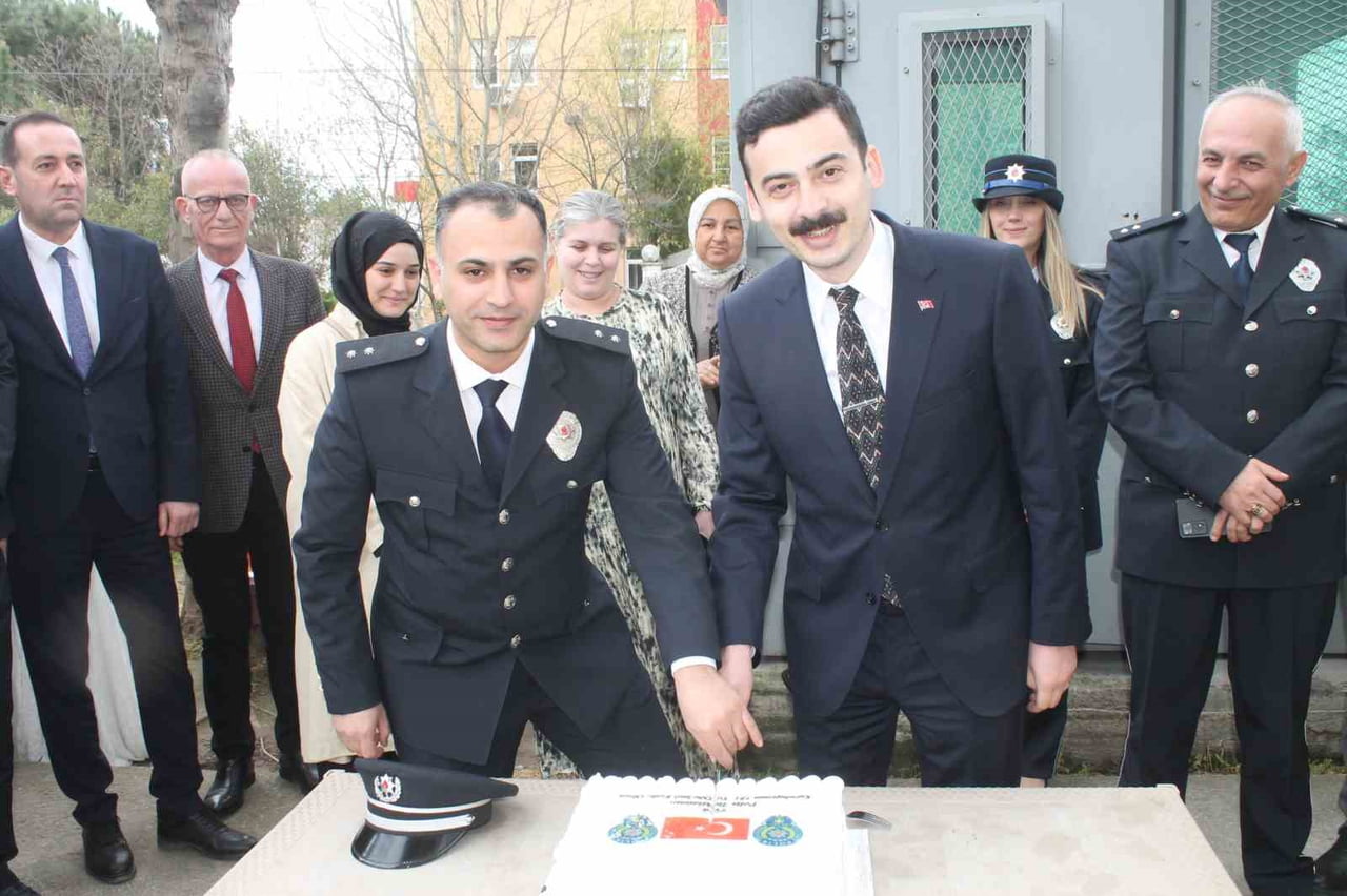 MANYAS’TA POLİS HAFTASI KAPSAMINDA PASTA KESİLDİ