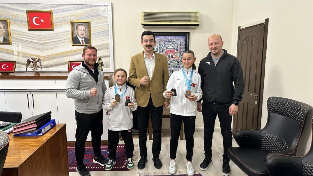 MANYAS’TAN KARATE ŞAMPİYONASINDA ÇİFTE DERECE