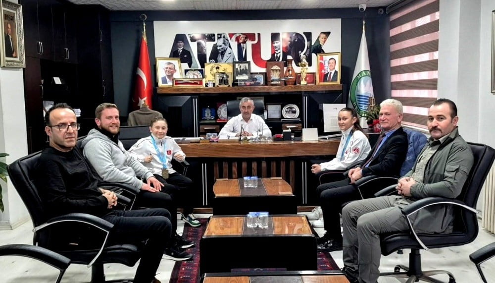 MANYAS’TAN KARATE ŞAMPİYONASINDA ÇİFTE DERECE