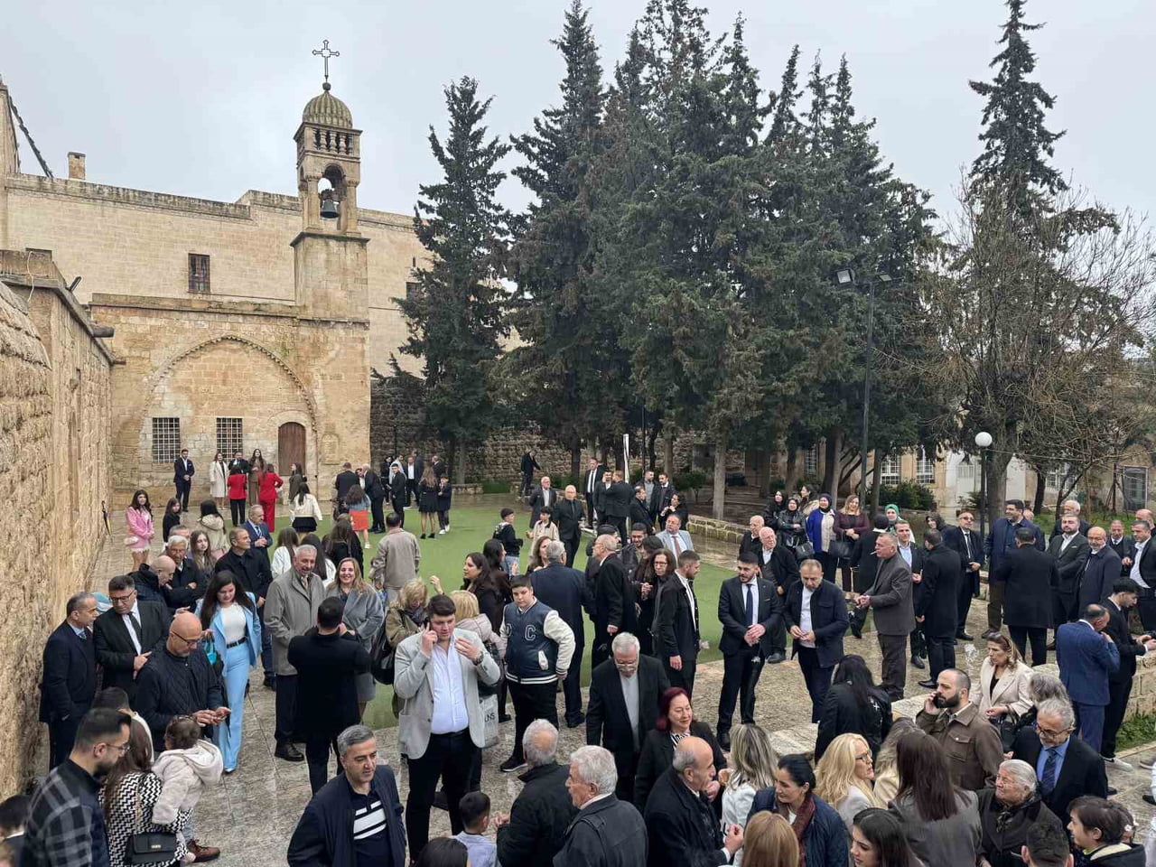MARDİN'DE YAŞAYAN SÜRYANİLER, PASKALYA BAYRAMINI KIRKLAR KİLİSESİ'NDE GERÇEKLEŞTİRİLEN AYİNLE...