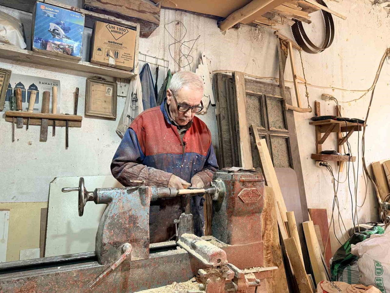 MARDİN'İN NUSAYBİN İLÇESİNDE YAŞAYAN 74 YAŞINDAKİ ŞEHMUS ŞAVLI, 50 YILDIR SÜRDÜRDÜĞÜ AHŞAP BEŞİK...