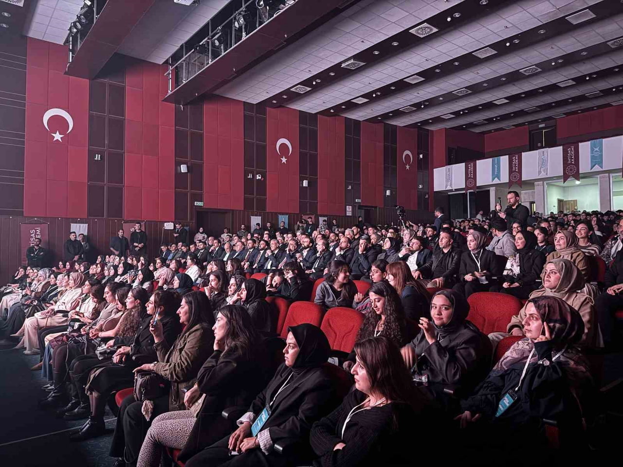 MARDİN’DE TÜGVA TARAFINDAN DÜZENLENEN "İHTİSAS AKADEMİ LANSMAN PROGRAMI"...