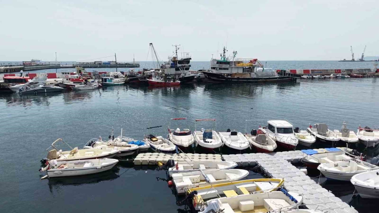 MARMARA DENİZİ’NDE HER YIL UYGULANAN AV YASAĞI KAPSAMINDA, 12 METRENİN ÜZERİNDEKİ BALIKÇI...
