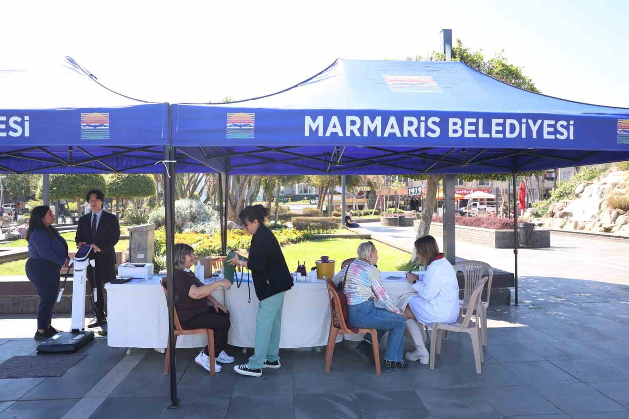 MARMARİS BELEDİYESİ'NİN DÜZENLEDİĞİ 'SAĞLIKLI YAŞ ALMA ETKİNLİĞİ'NDE 30 YAŞ ÜSTÜ VATANDAŞLARA...