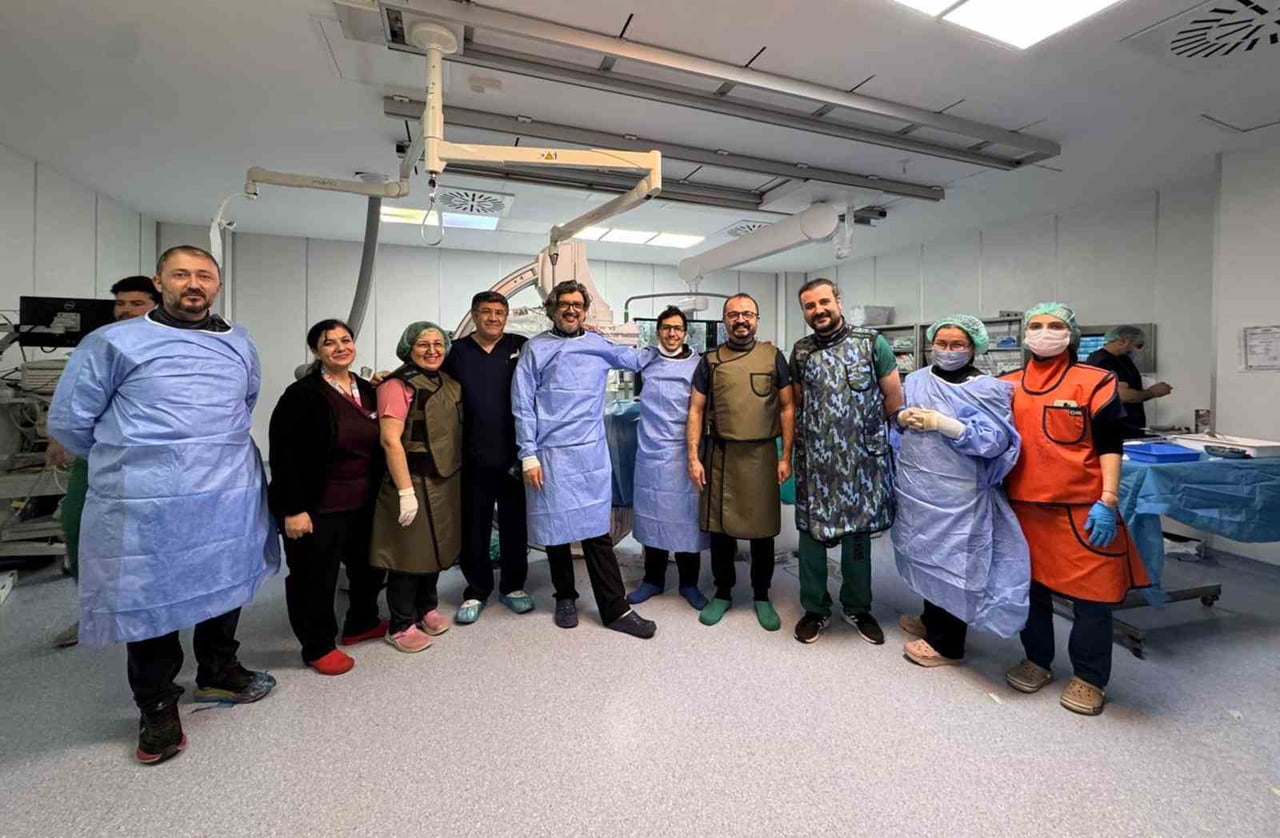 MEAH’TA KAPALI SİSTEMLE YÜKSEK RİSKLİ 4 HASTANIN KALP KAPAĞI DEĞİŞTİRİLDİ