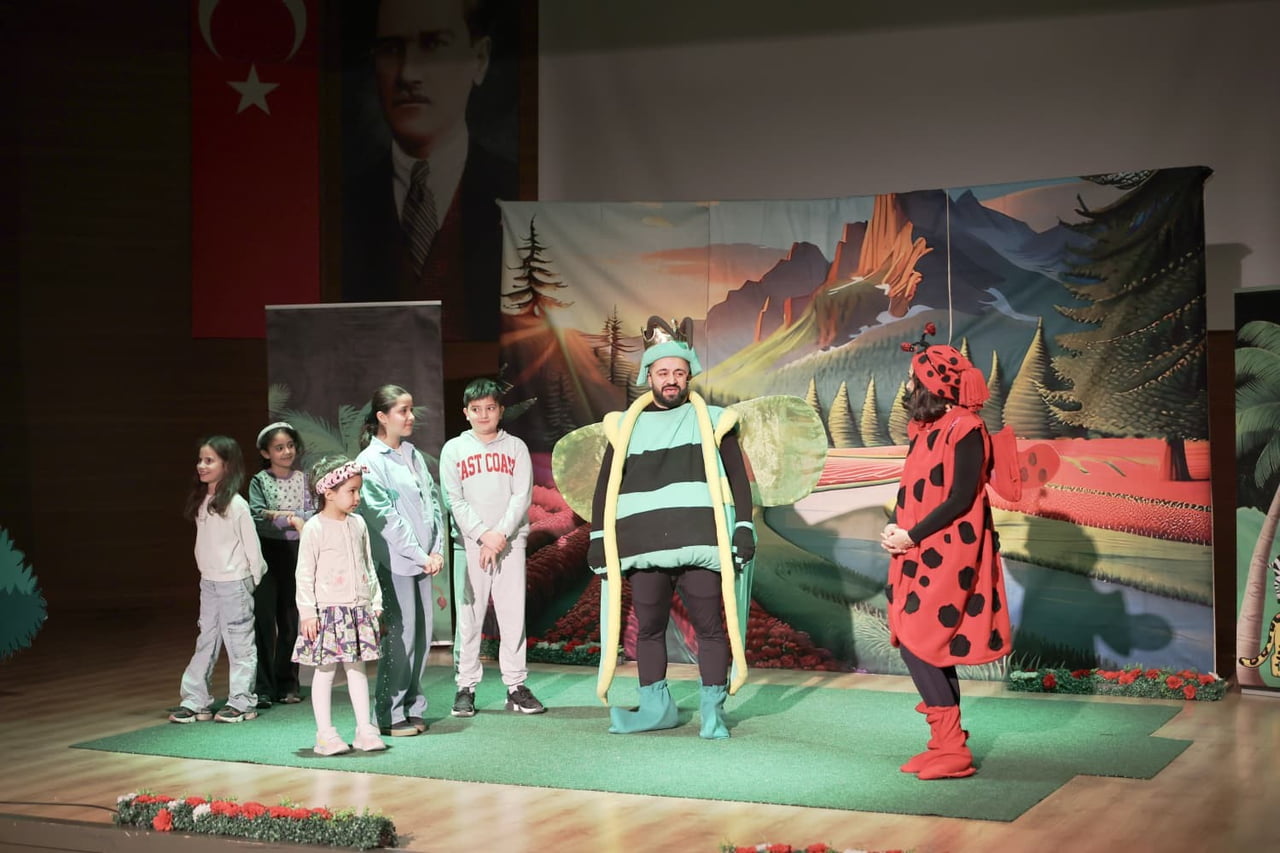 MELİKGAZİ BELEDİYESİ'NİN 08-13 YAŞ ARASI ÇOCUKLARA ÖZEL SERGİLEDİĞİ 'ORMANLAR KRALI AĞUSTOS...