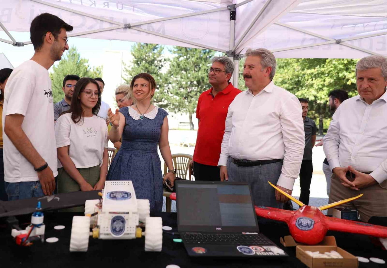 MELİKGAZİ BELEDİYESİ, 2026 YILINDA TEKNOFEST’E MALZEME DESTEĞİNİ 5.000.000 TL’YE...