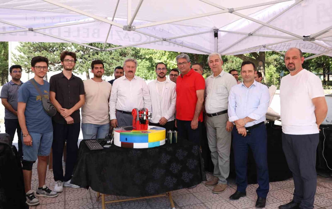 MELİKGAZİ BELEDİYESİ, 2026 YILINDA TEKNOFEST’E MALZEME DESTEĞİNİ 5.000.000 TL’YE...