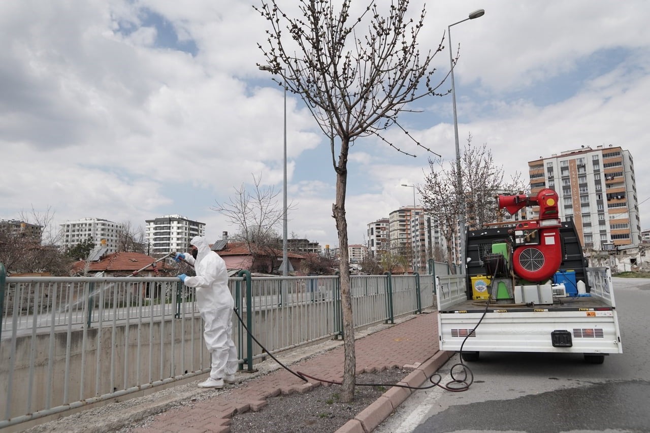 MELİKGAZİ BELEDİYESİ, VATANDAŞLARIN YOĞUN OLARAK KULLANDIĞI PARK VE BAHÇELERDE, YAĞMUR SUYU...