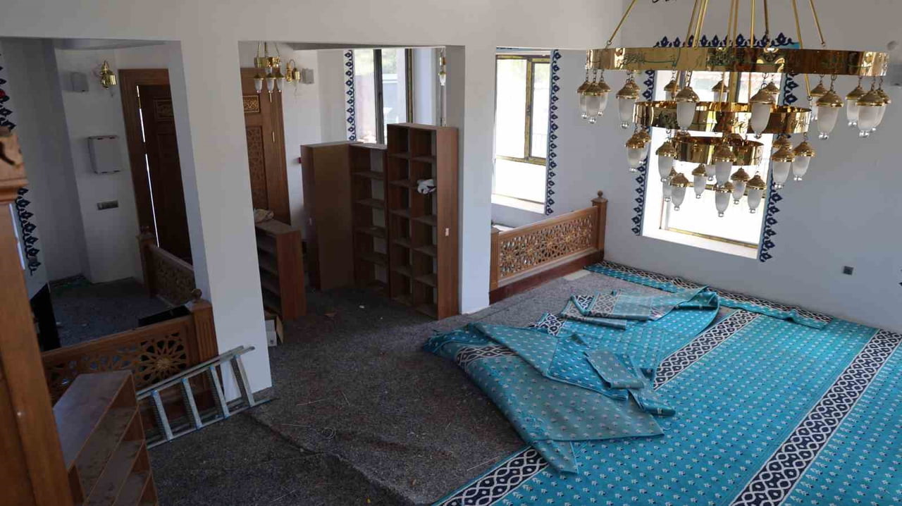 MENTEŞE AKÇAOVA  MAHALLESİNDE TOKİ TARAFINDAN İHALE YOLU İLE ÖZEL BİR FİRMAYA YAPTIRILAN CAMİ...