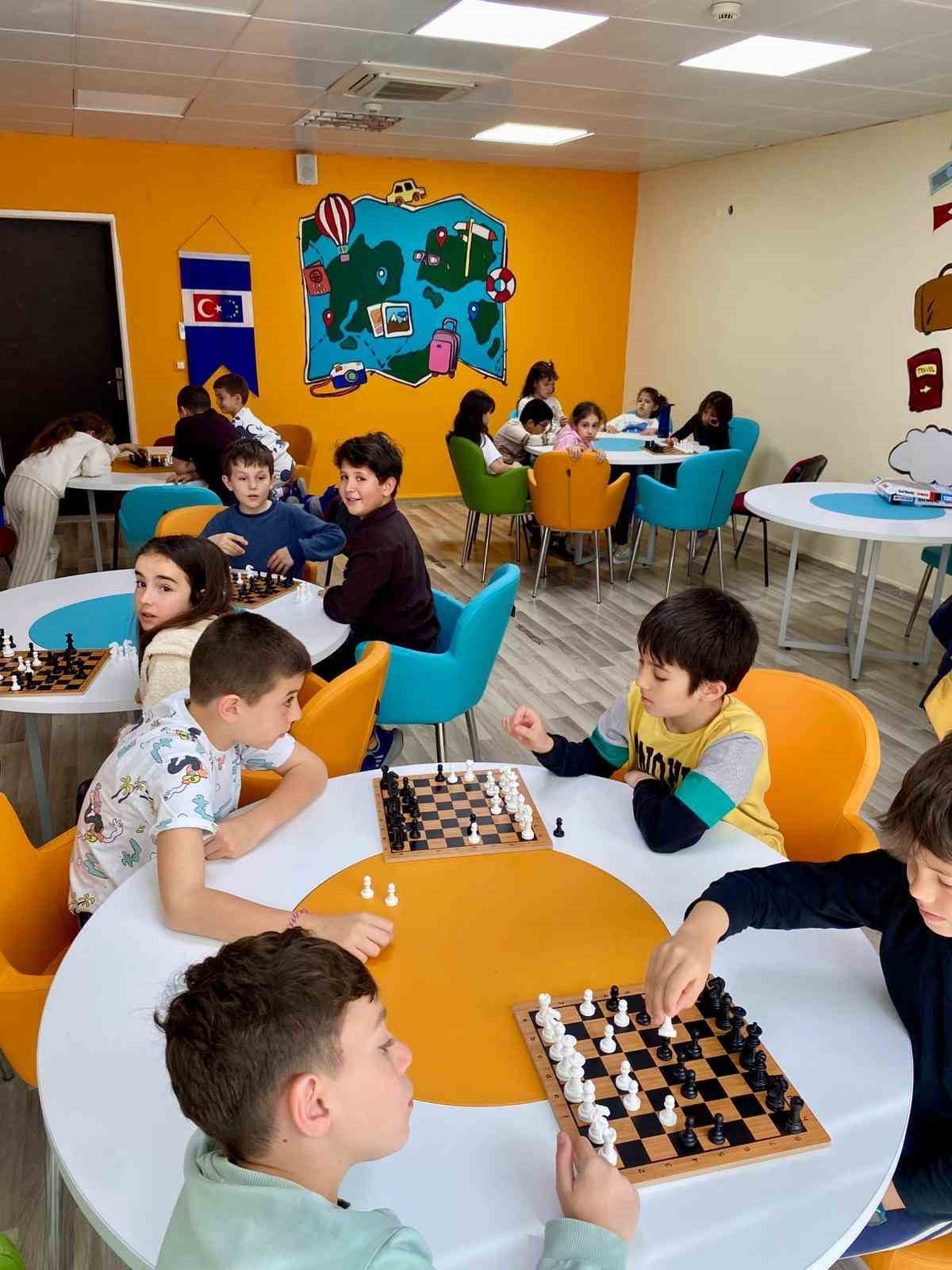 MENTEŞE’DE HAMLE SIRASI GENÇLERDE