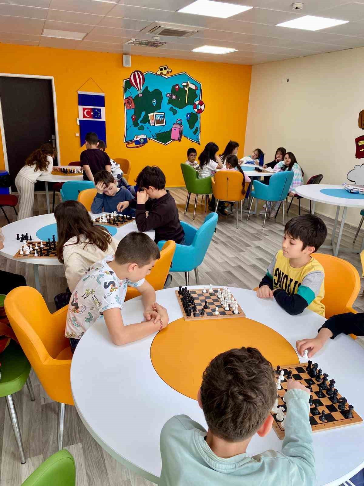 MENTEŞE’DE HAMLE SIRASI GENÇLERDE