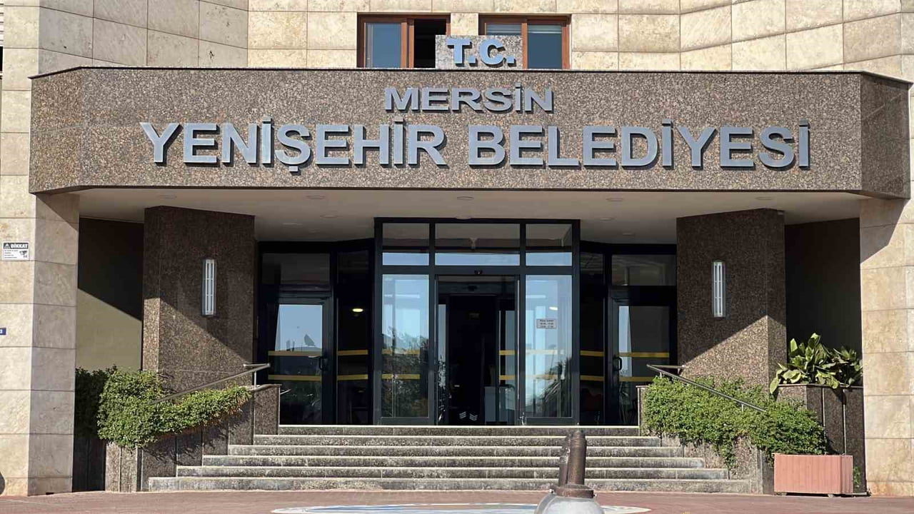 MERSİN'İN YENİŞEHİR BELEDİYESİ'NE YÖNELİK RÜŞVET VE İHALEYE FESAT KARIŞTIRMA SUÇLARINDAN OPERASYON...