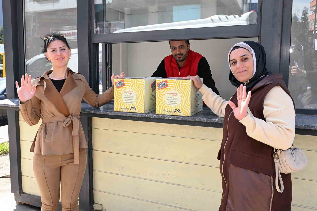 MERSİN BÜYÜKŞEHİR BELEDİYESİ, FENİLKETONÜRİ HASTALARINA YÖNELİK GIDA KOLİSİ DESTEĞİNİ SÜRDÜREREK...