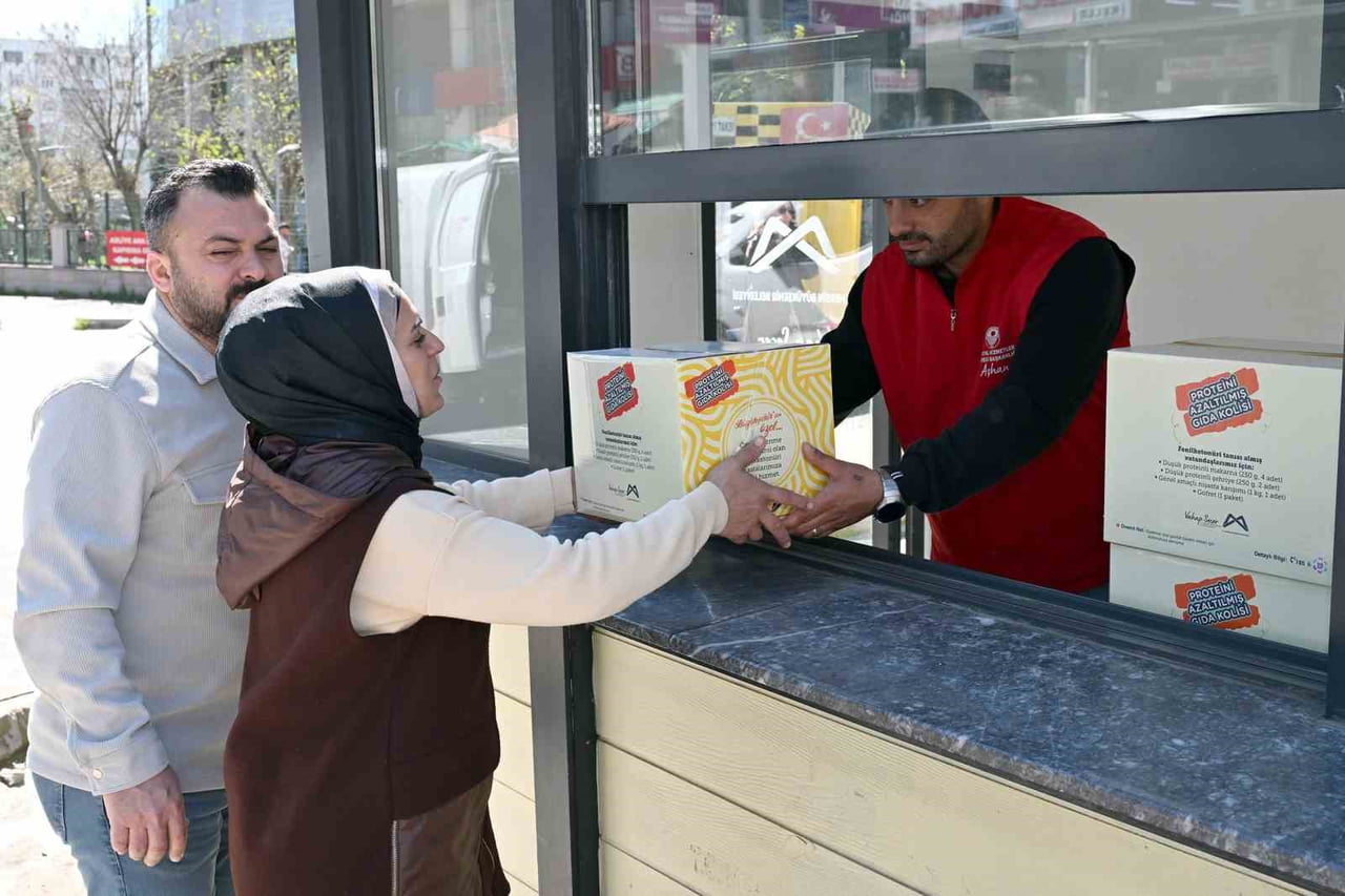 MERSİN BÜYÜKŞEHİR BELEDİYESİ, FENİLKETONÜRİ HASTALARINA YÖNELİK GIDA KOLİSİ DESTEĞİNİ SÜRDÜREREK...