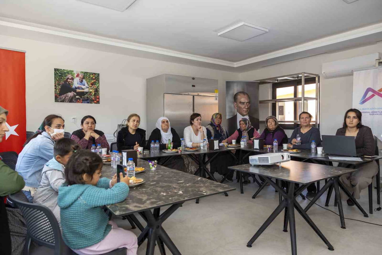 MERSİN BÜYÜKŞEHİR BELEDİYESİ, HAMZABEYLİ KÖYÜMÜZ ATÖLYE'DE ÜRETİCİ KADINLARA YÖNELİK ‘GIDA...