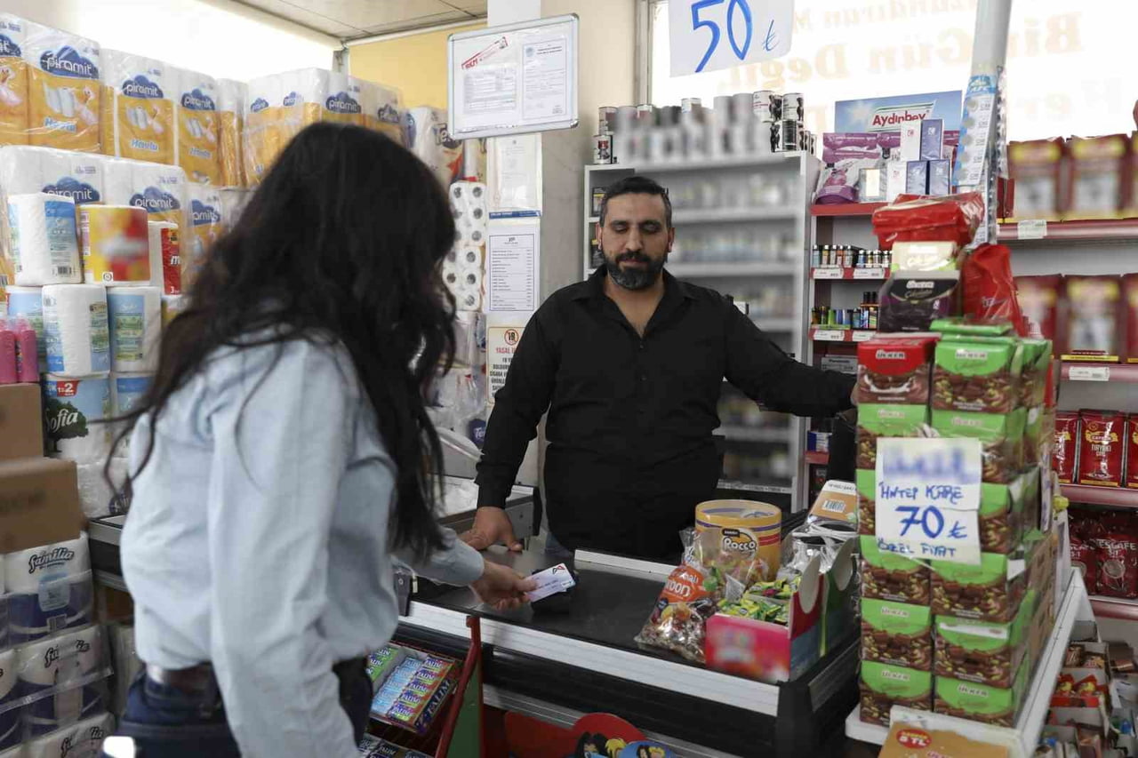 MERSİN BÜYÜKŞEHİR BELEDİYESİNİN HALK KART UYGULAMASIYLA DAR GELİRLİ 65 BİNE YAKIN HANEYE YAKLAŞIK...