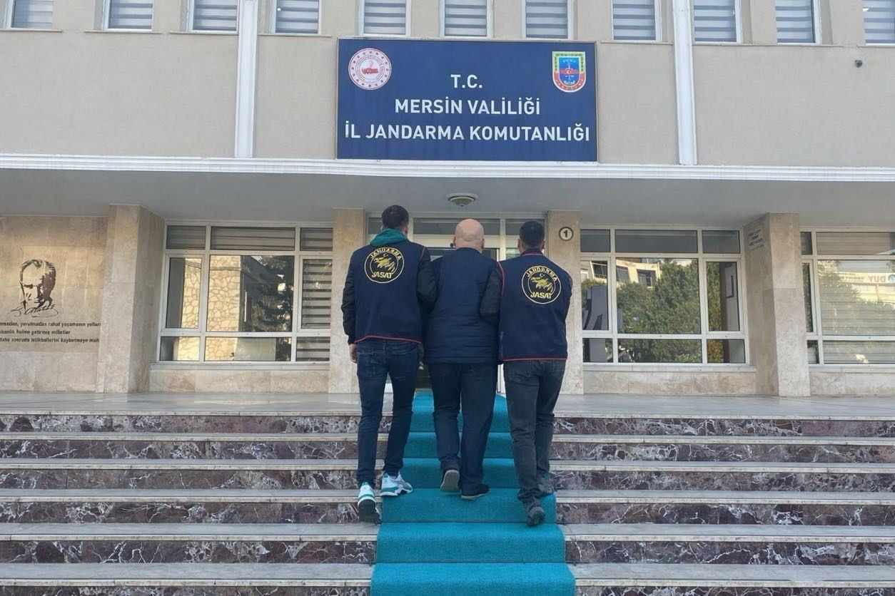 MERSİN’DE HAKKINDA 9 YIL 1 AY KESİNLEŞMİŞ HAPİS CEZASI BULUNAN ŞAHIS, JANDARMANIN DRONE DESTEKLİ...