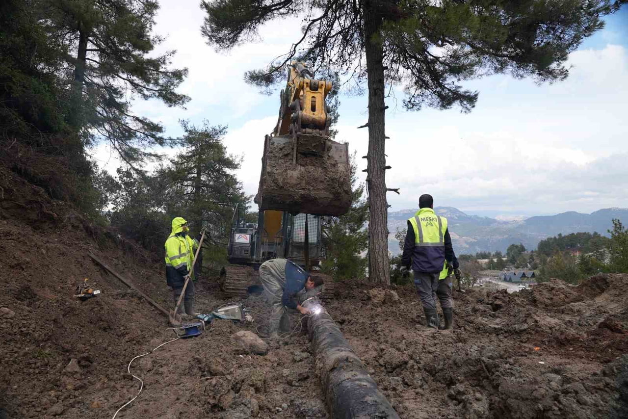 MERSİN’DE MEYDANA GELEN HEYELAN SONUCU ZARAR GÖREN İÇME SUYU HATTINA MESKİ EKİPLERİ HIZLICA...