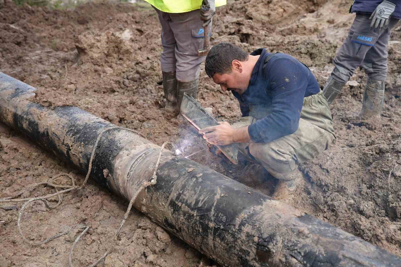 MERSİN’DE MEYDANA GELEN HEYELAN SONUCU ZARAR GÖREN İÇME SUYU HATTINA MESKİ EKİPLERİ HIZLICA...