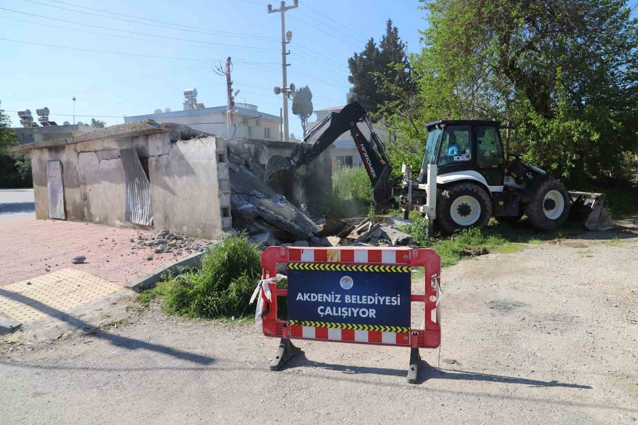 MERSİN’İN AKDENİZ İLÇESİNDE, CAN VE MAL GÜVENLİĞİ AÇISINDAN RİSK OLUŞTURAN METRUK YAPILAR...