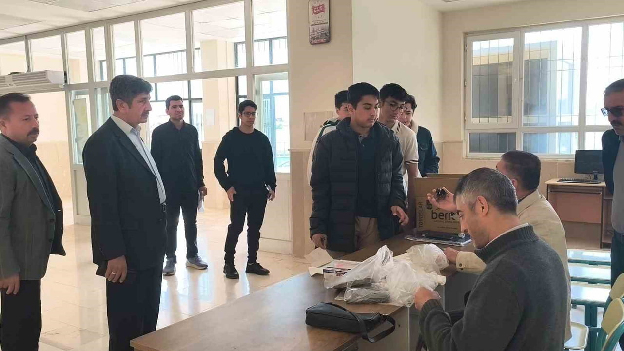 MERSİN’İN ANAMUR İLÇESİNDE LİSE VE ÜNİVERSİTE ÖĞRENCİLERİNE YÖNELİK DÜZENLENEN ‘UMRE ÖDÜLLÜ...