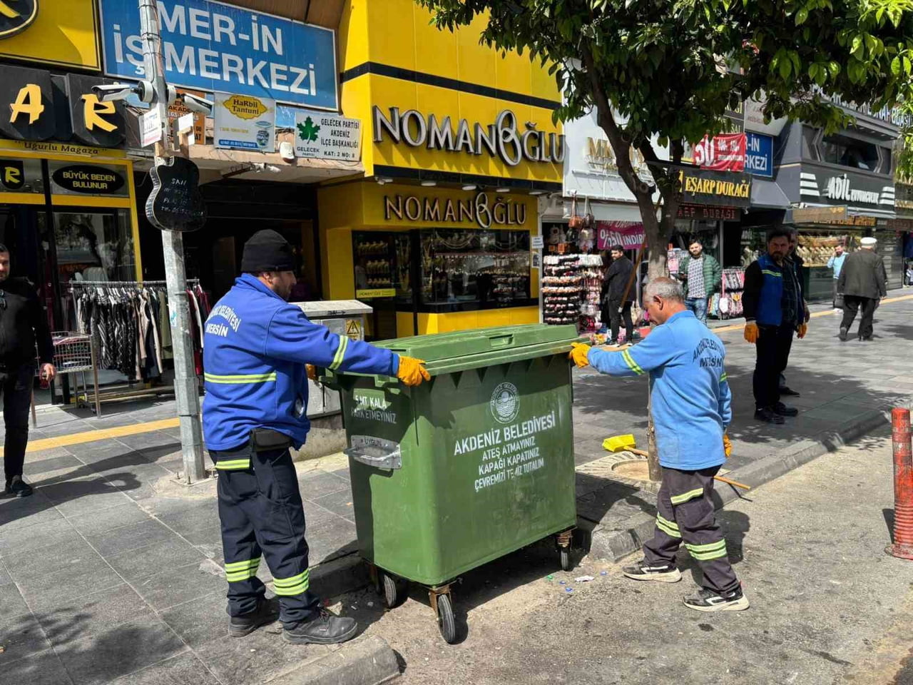 MERSİN’İN MERKEZ İLÇESİ AKDENİZ’DE, ARTAN NÜFUS VE YOĞUN KULLANIM NEDENİYLE YIPRANAN ÇÖP...