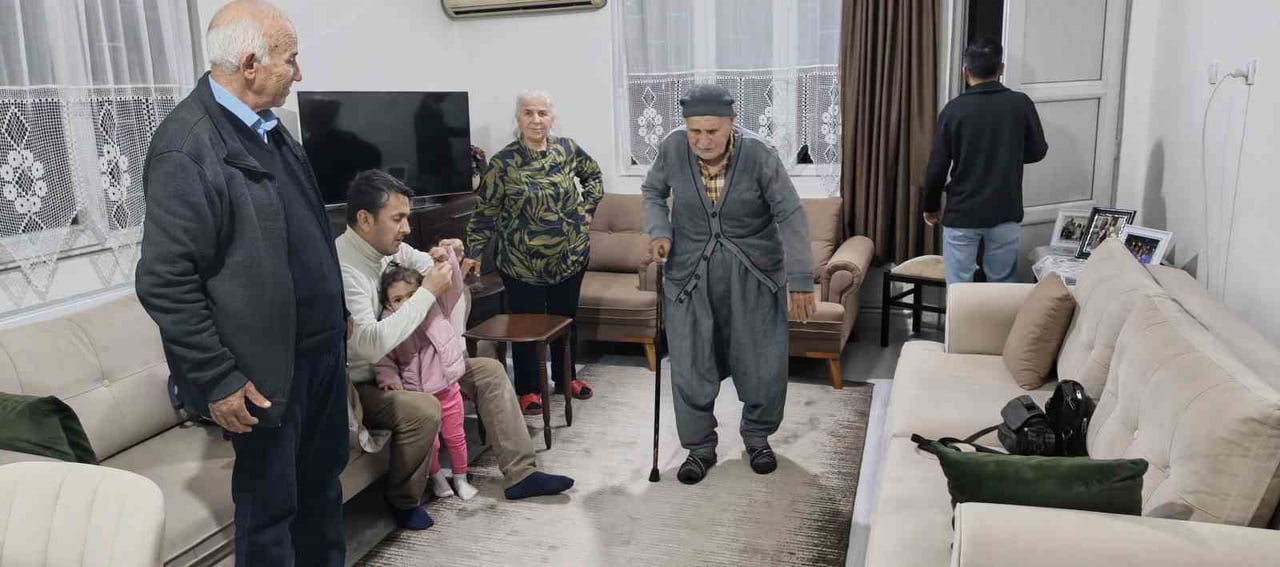 MERSİN’İN SİLİFKE İLÇESİNE 102'NCİ YAŞINA GİREN İŞÇİLİK YAPARAK 3 ÖĞRETMEN İLE BİR MEMUR...