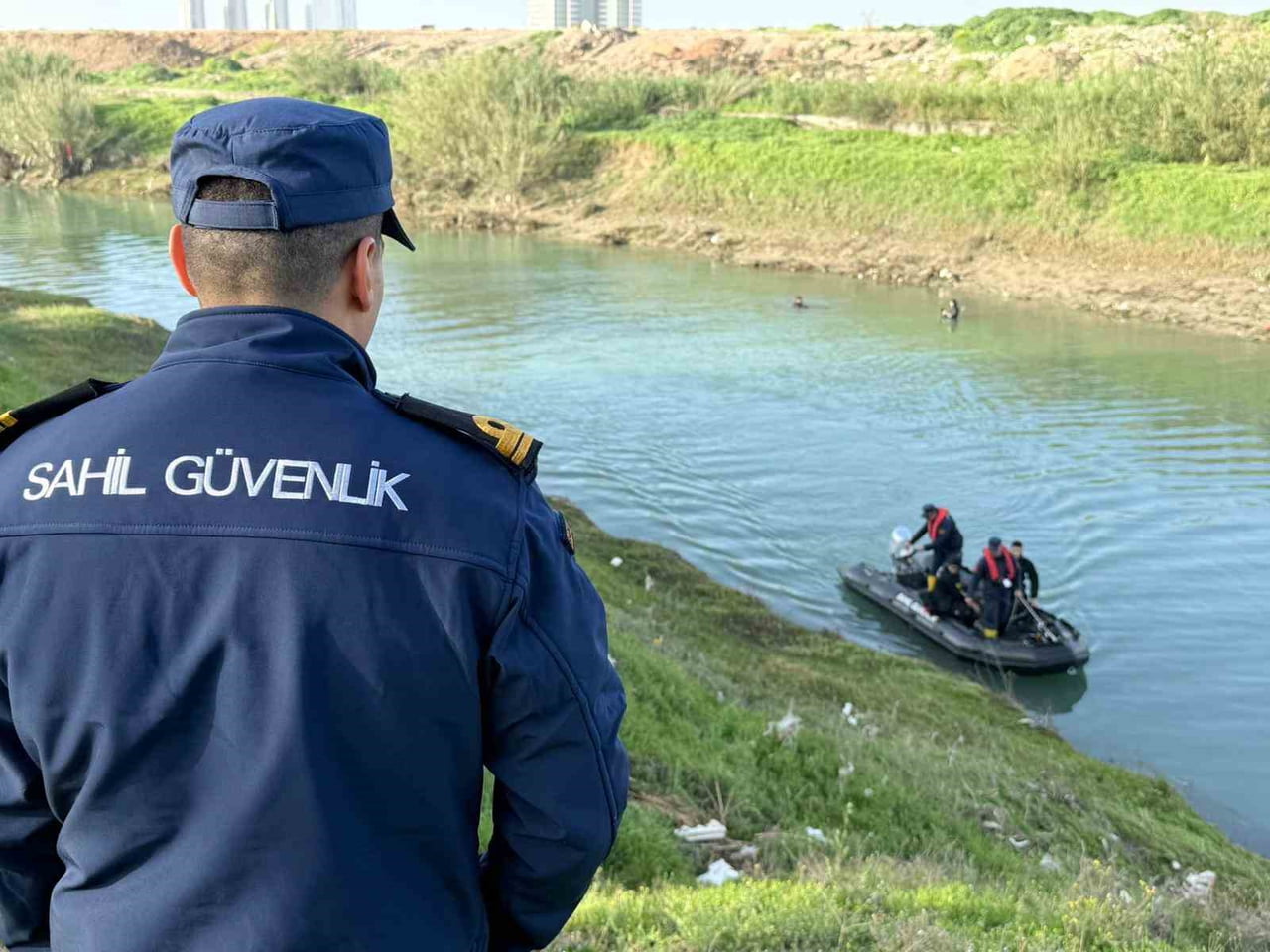 MERSİN’İN TARSUS İLÇESİNDE BERDAN IRMAĞI’NA ATLADIKTAN SONRA KAYBOLAN GENCİ ARAMA ÇALIŞMALARI ÇOK...