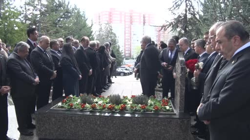 MHP Genel Başkanı Bahçeli, Alparslan Türkeş'in kabrini ziyaret etti